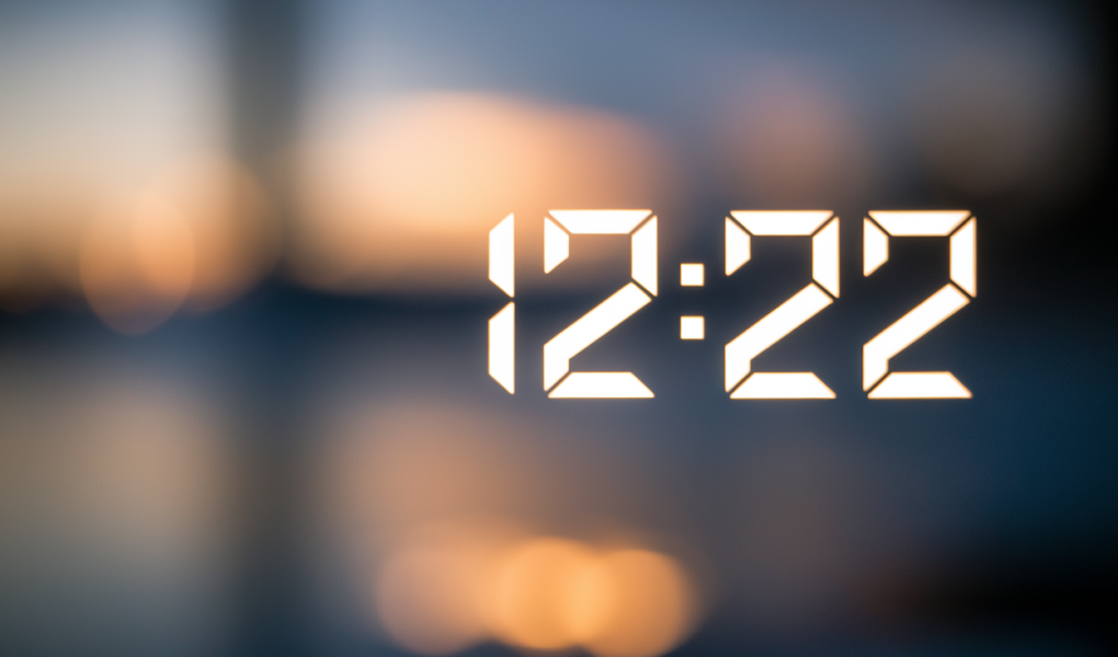 gros-plan-horloge-1222-lumiere