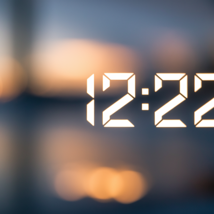 gros-plan-horloge-1222-lumiere