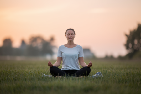 Sophrologie pour Ralentir : Exercices et Pauses pour Se Détendre au Quotidien