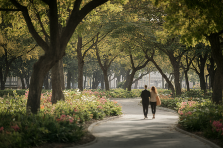 parc-couple-flou-allee-fleurie