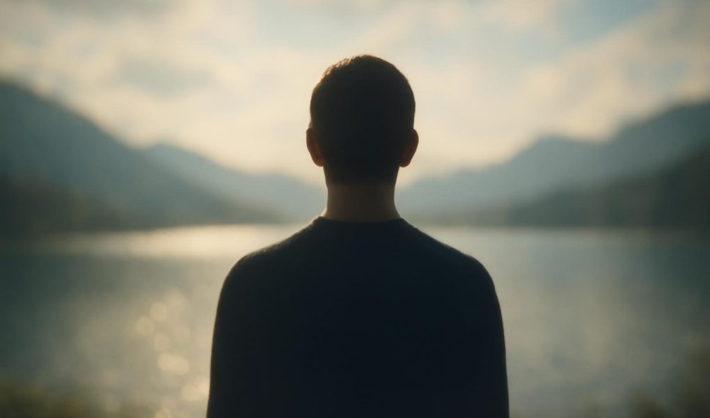 silhouette-dos-lac-nuages-sereine