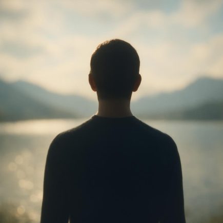 silhouette-dos-lac-nuages-sereine