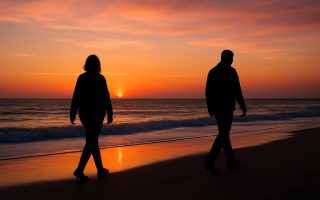 silhouettes-plage-coucher-soleil