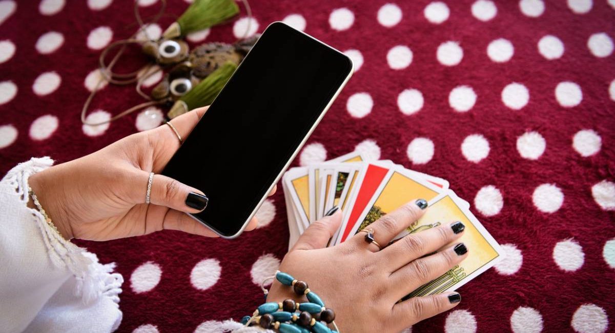 Comment un médium par téléphone perçoit-il vos énergies à distance ?