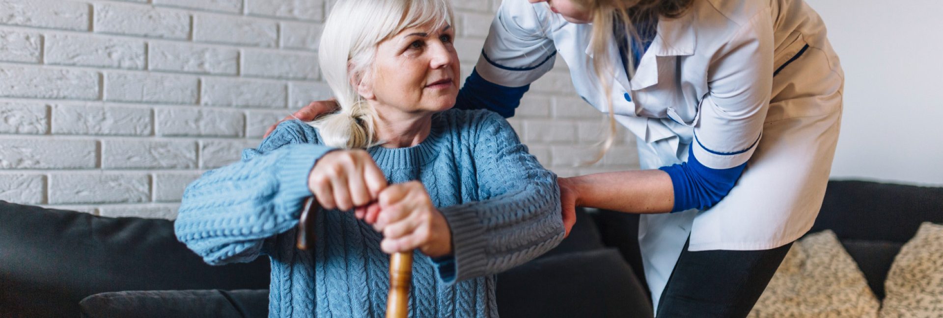 Comprendre les aides à domicile dans le Var : ménage, repas, courses, accompagnement